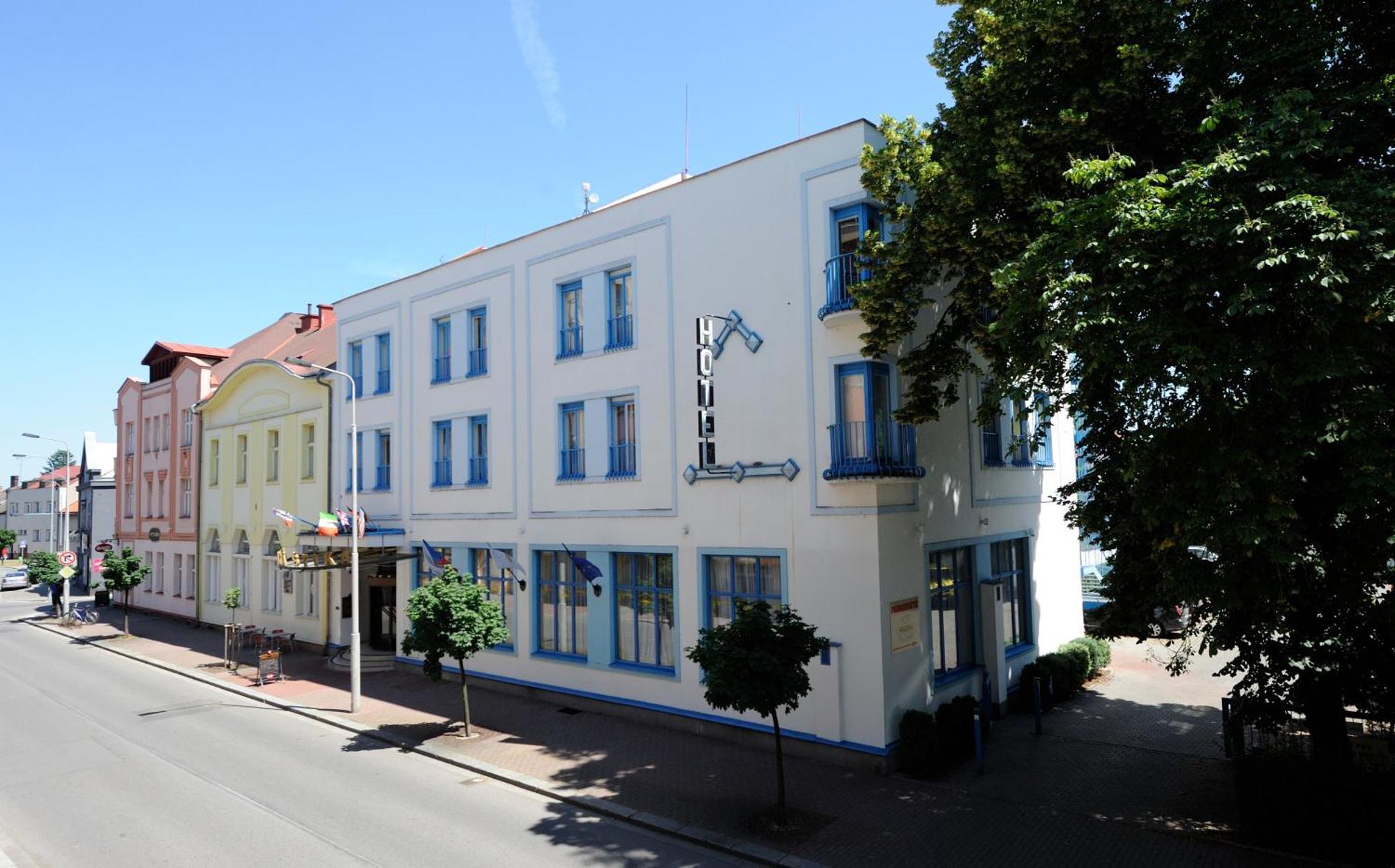 Hotel Zlata Stika Pardubice Exterior photo
